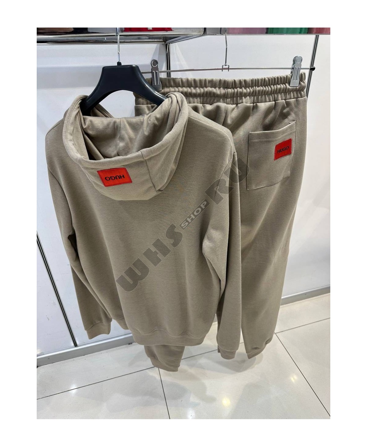 Спортивный мужской костюм HUGO BOSS  бежевый